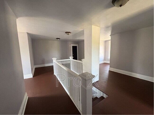 Building Photo - 2110 S Byers Ave