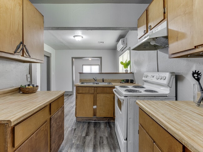 Building Photo - 145 N L Ave