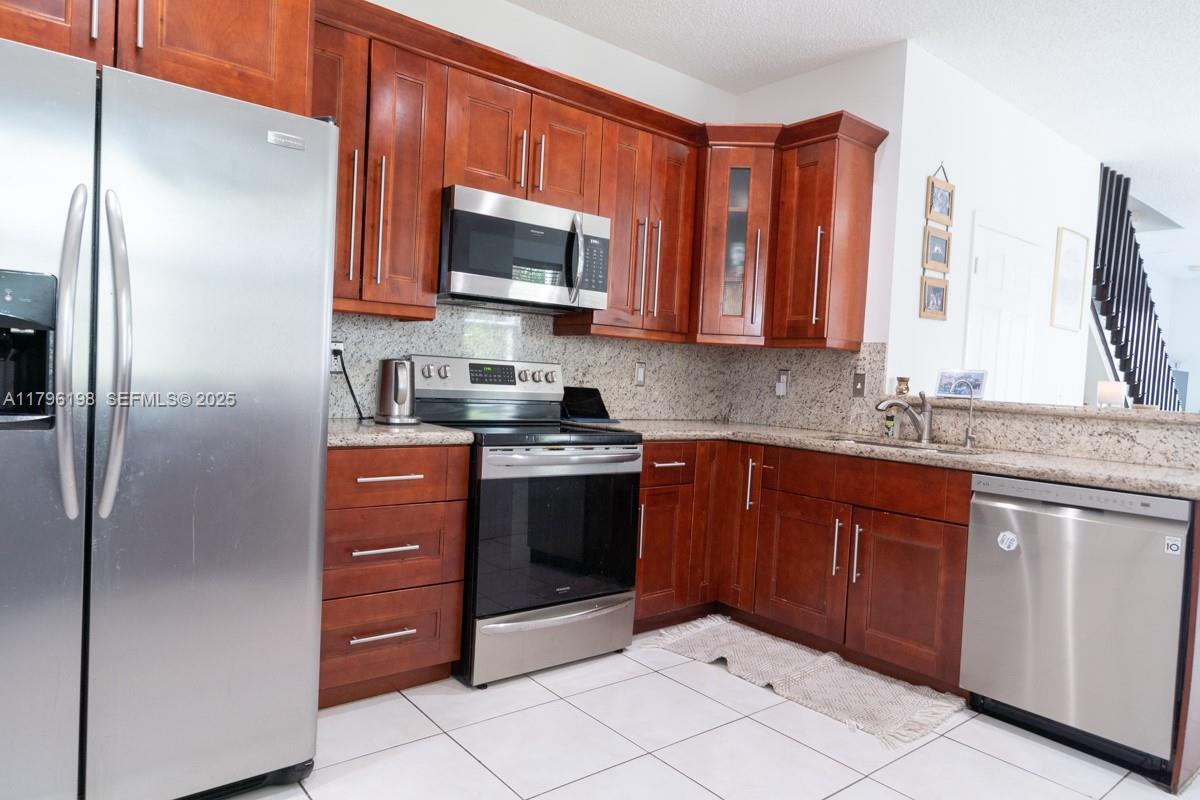 Building Photo - 1999 Madeira Dr