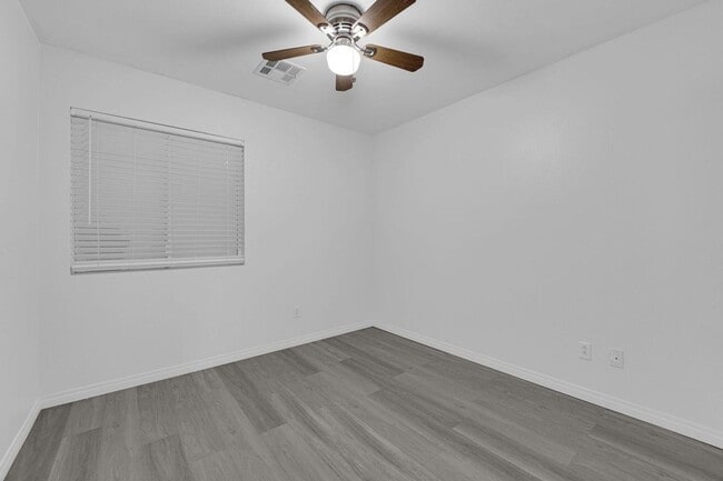 Building Photo - Large 3 bedroom, 2.5 bath house/ New Upgrades