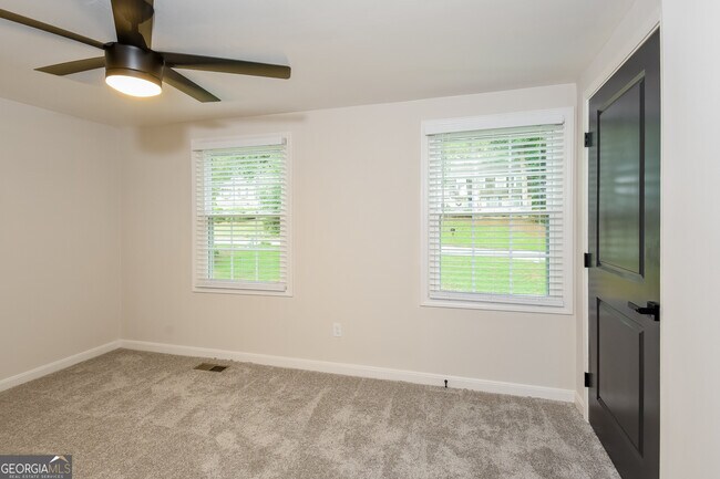 Building Photo - 234 Pinehurst Ln