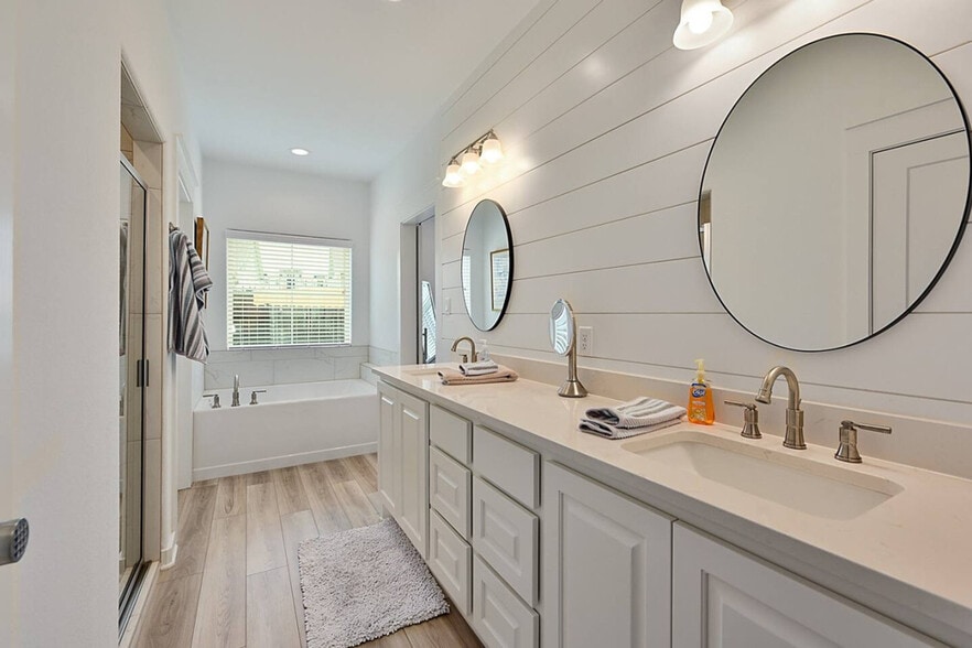 Building Photo - 5048 Mooney Fls Dr