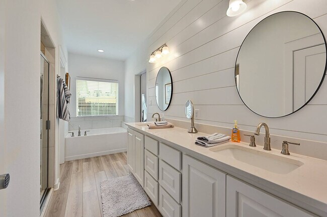 Building Photo - 5048 Mooney Fls Dr