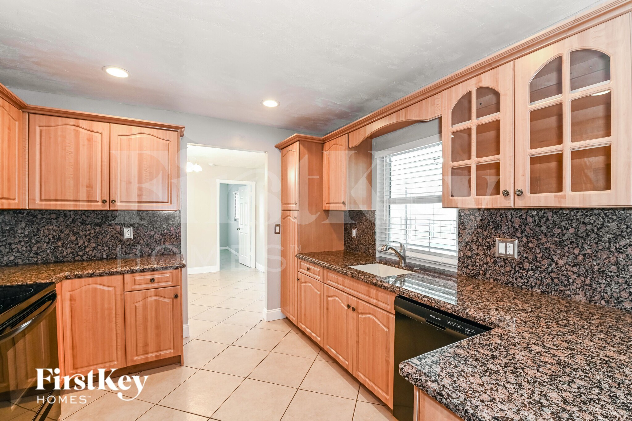 Building Photo - 528 SE 17th Ave