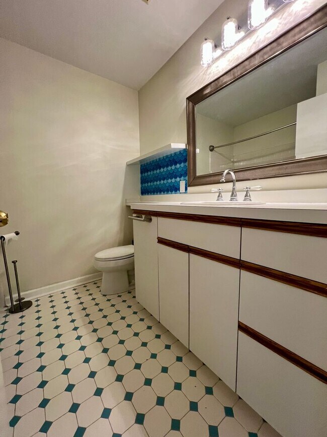 Building Photo - Gorgeous 3-Bedroom Home with Finished Basement in Havertown! Available NOW!