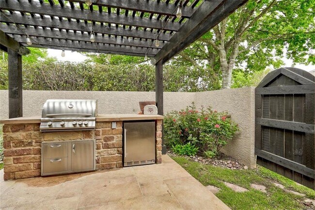 Building Photo - 30389 Ledgemont