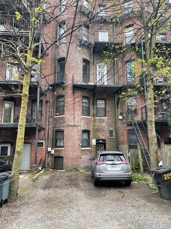 Building Photo - 207 W Newton St