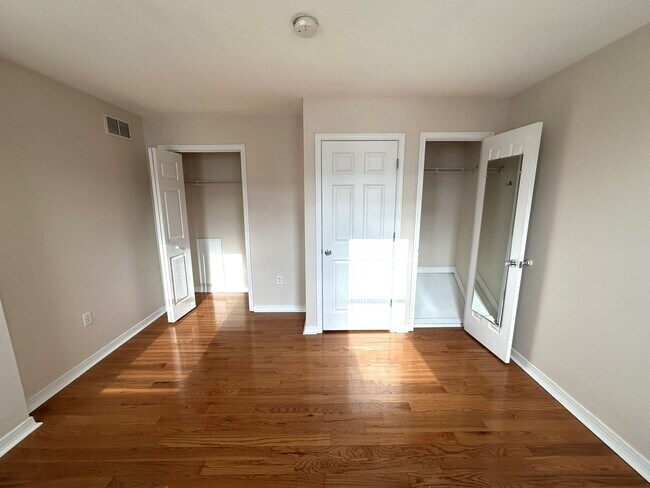 Building Photo - Gorgeous 2-Bedroom Townhome in the Heart of Olde Richmond! Available NOW!
