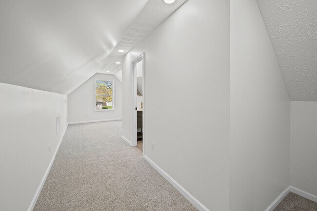 Building Photo - COMPLETELY RENOVATED 4BR HOME - MOVE-IN SPECIAL