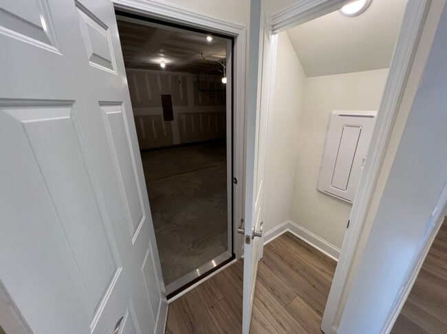 Building Photo - LIKE NEW 4 Bedroom Home w/ Ground Floor Be...