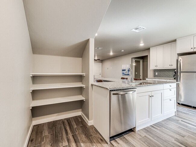 Building Photo - Newer home in the heart of OKC + 5 bedrooms + 5 bathrooms + 2 car garage