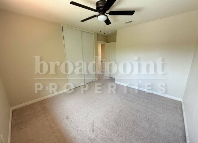 Building Photo - 988 W 15th Ave