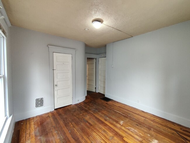 Building Photo - 1644 Chapel St