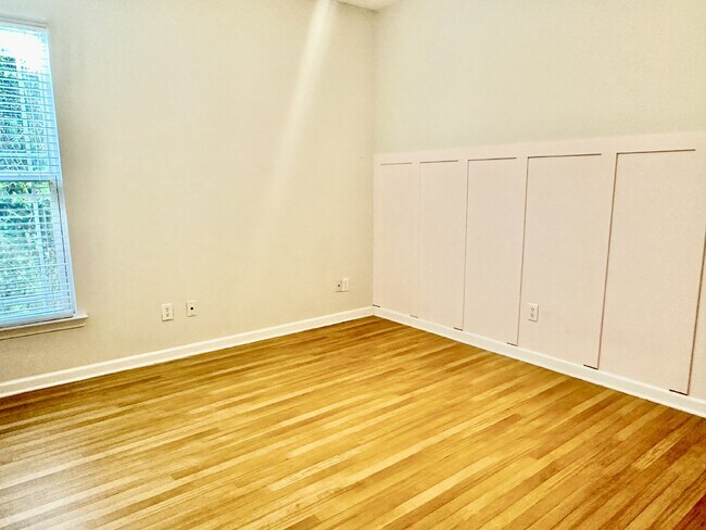 Building Photo - Three Bedroom Home located in Midpoint!