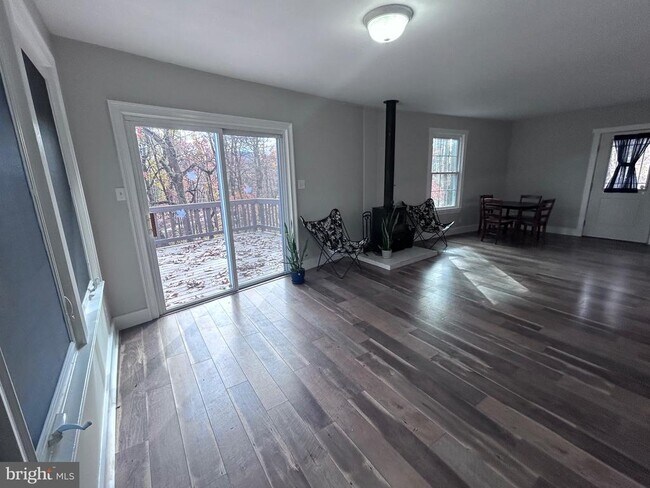 Building Photo - 132 Pinecrest Ln