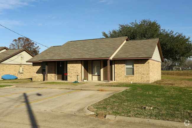 Primary Photo - Martindale Apartments