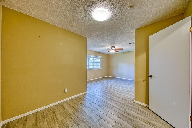 Building Photo - 22411 Elsinore Dr