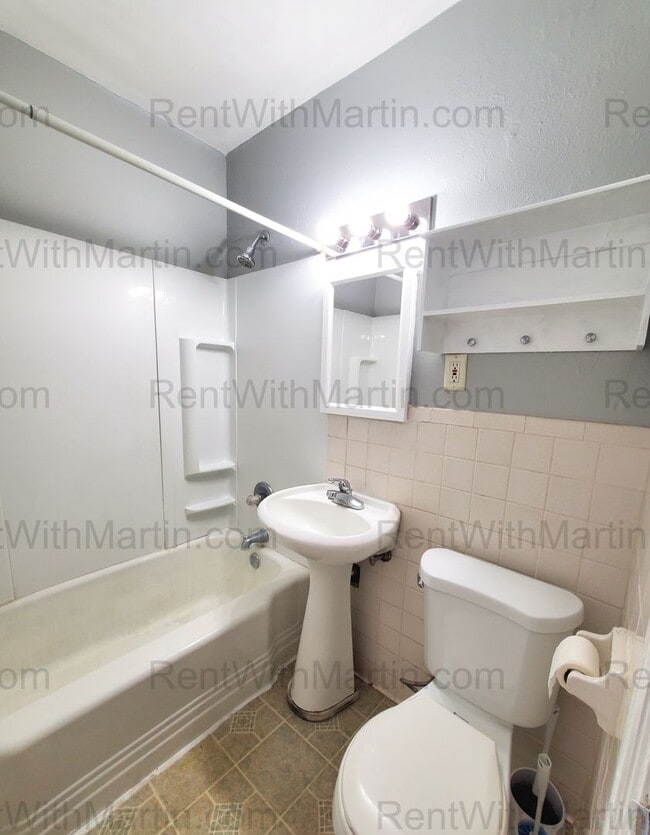 Building Photo - FOR RENT- 657 Dawson- Pets ok with conditions- Recent Remodel!