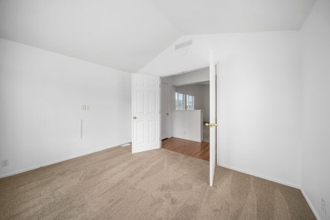 Building Photo - Large 3/2 Home in 55 & Older Community