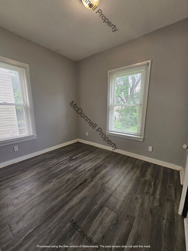 Building Photo - There is a $25 fee per application and eve...