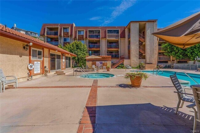 Building Photo - Resort-Style Living in Signal Hill - 2 Bed/2 Bath Condo for Lease