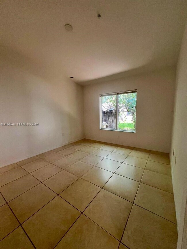 Building Photo - 3824 SW 48th Ave