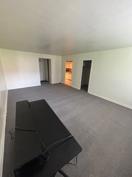 Building Photo - 253 E Delaware Pl