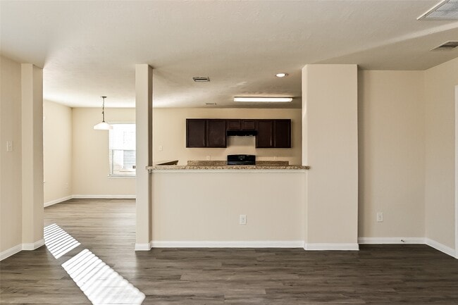 Building Photo - 715 North Ella Creek Drive