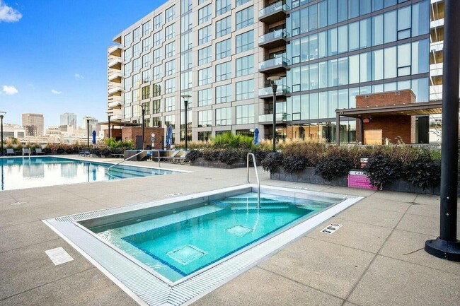 Building Photo - 250 W Spring St