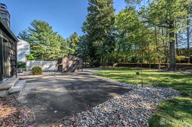 Building Photo - 3996 Park Ave