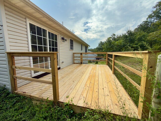 Building Photo - 104 Willow Trail