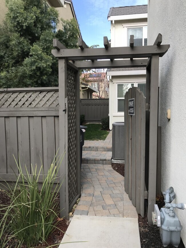 Building Photo - Two story home in Mountain House!