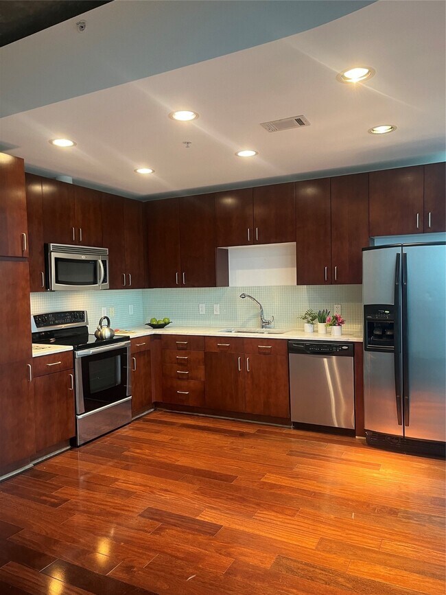 Building Photo - 5925 Almeda Rd