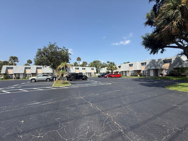 Building Photo - 1610 S Palmetto Ave