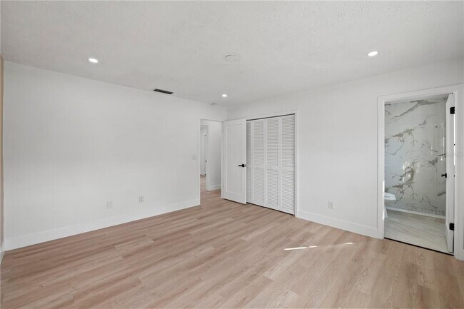 Building Photo - 3206 Las Brisas Dr