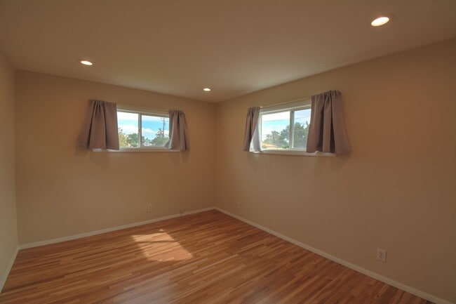Building Photo - 9501 Arvilla Ave NE