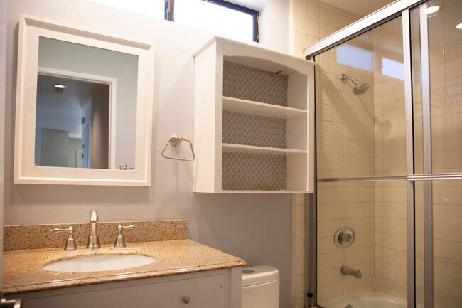 Building Photo - 40588 Clover Ln
