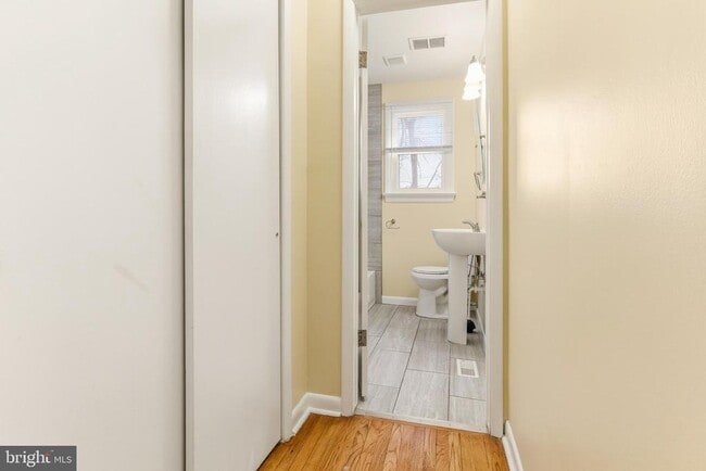 Building Photo - 305 American Way