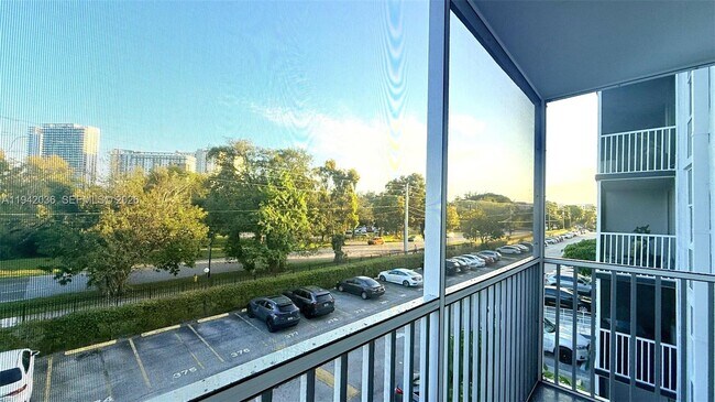 Building Photo - 16950 W Dixie Hwy