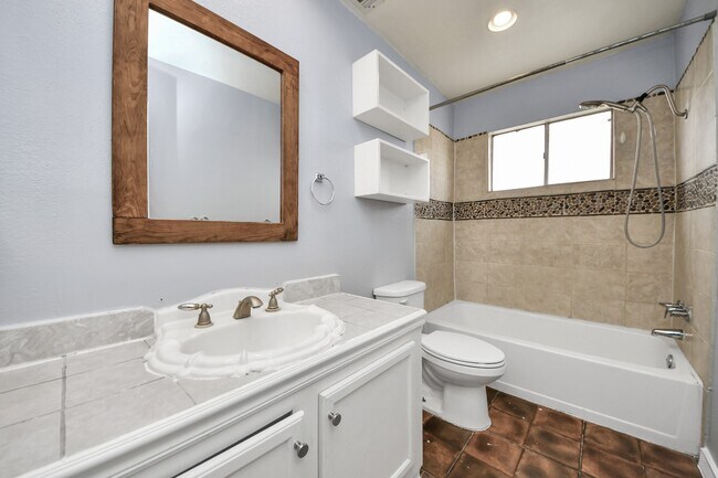 Building Photo - 23927 Verngate Dr