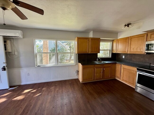 Building Photo - Affordable 1 Bedroom / 1 Bathroom Located ...