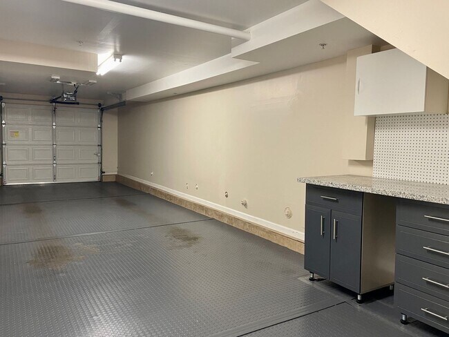 Building Photo - Clean, Classic Contemporary 3 Bedroom + 2 Bath Townhouse Style Home Near Downtown Campbell & Will...