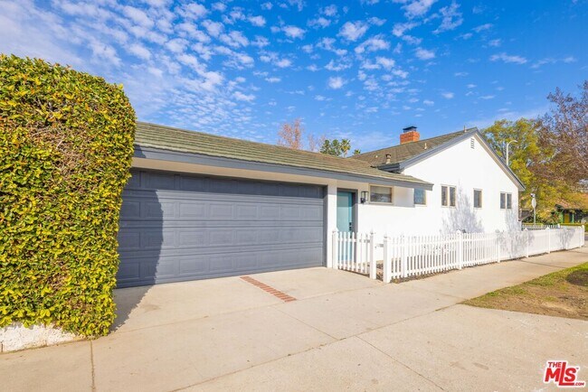 Building Photo - 6701 Noble Ave