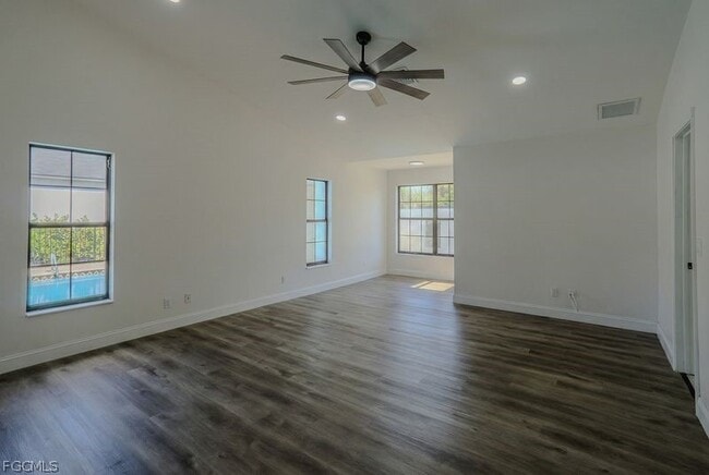 Building Photo - 599 Carolina Ave