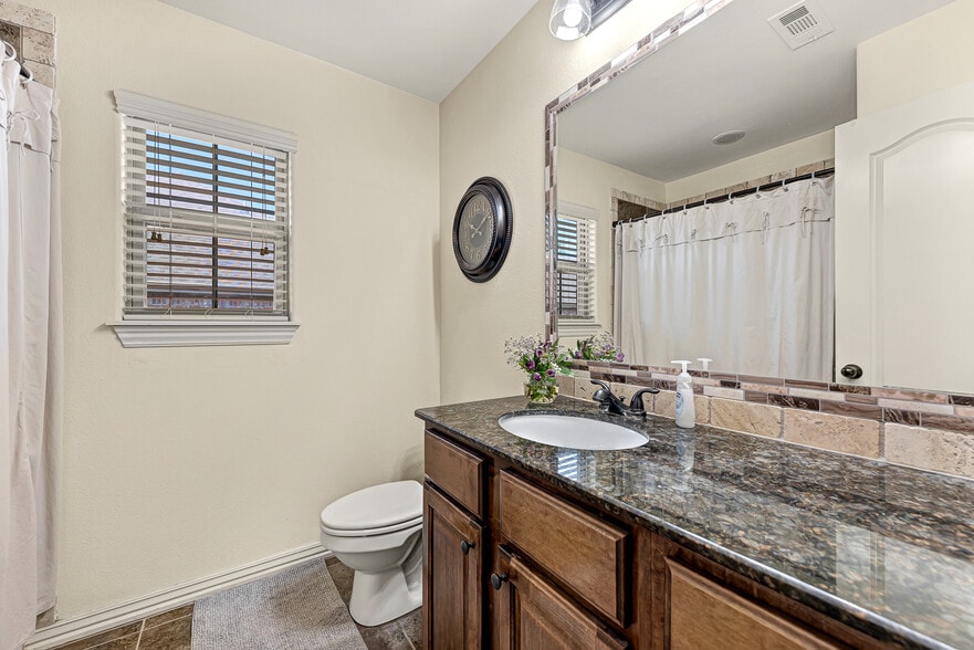 Building Photo - 3400 SW Briar Creek Ave