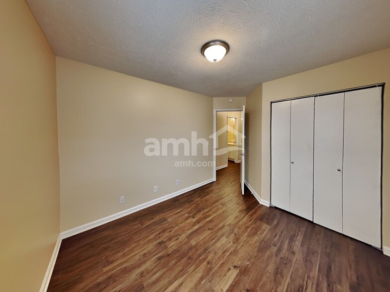 Building Photo - 5606 Royal Ct