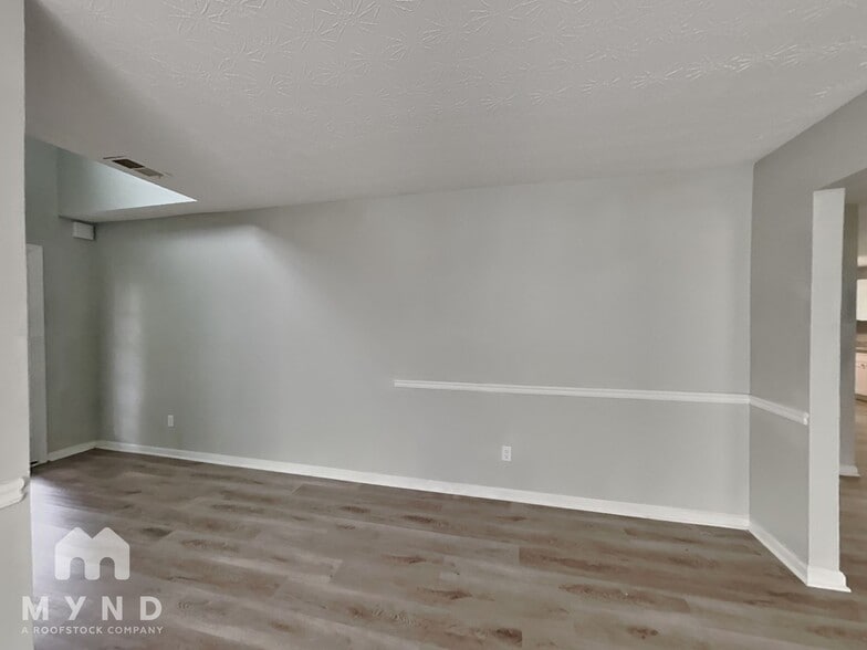 Building Photo - 2892 Two Lakes Cir