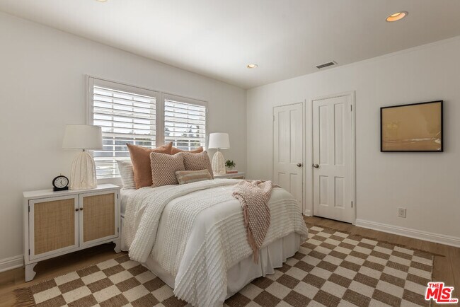 Building Photo - 3544 Gardenia Ave