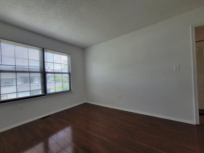 Building Photo - 515 Sheffield Ct