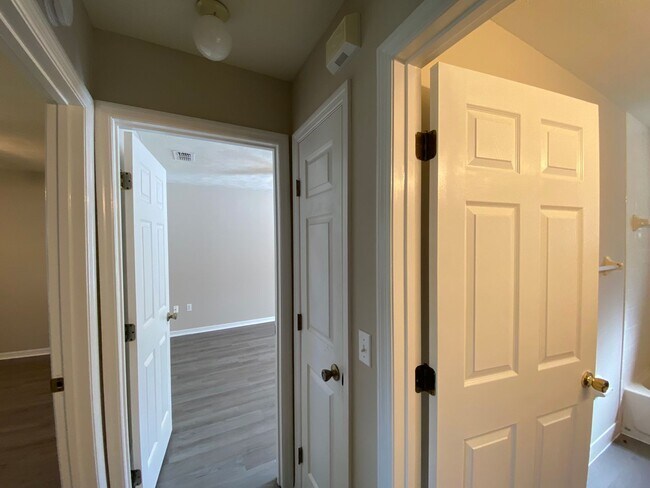 Building Photo - Cannot be shown until MAY!!!Great Home in quiet Belleview Neighborhood 3/2/1 - ***Won't Last***